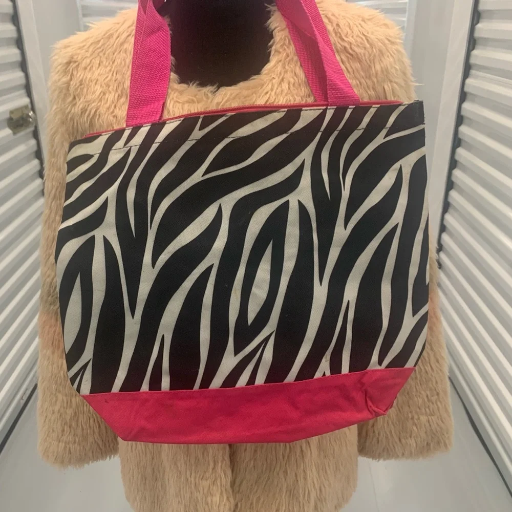 Large Tote 🦓 With Bow - Picture 3 of 10